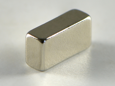 ネオジム磁石(N35)、角型、6x2x3(mm)、3mm方向
