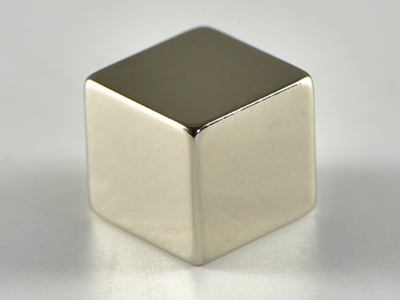 ネオジム磁石(N40)、角型、12x12x11.4(mm)、11.4mm方向