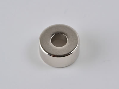 ネオジム磁石(N40)、円柱型皿穴付、Φ8x5(M2.5)(mm)、高さ方向