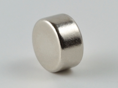 ネオジム磁石(N40SH)、円柱型、Φ6x3(mm)、高さ方向